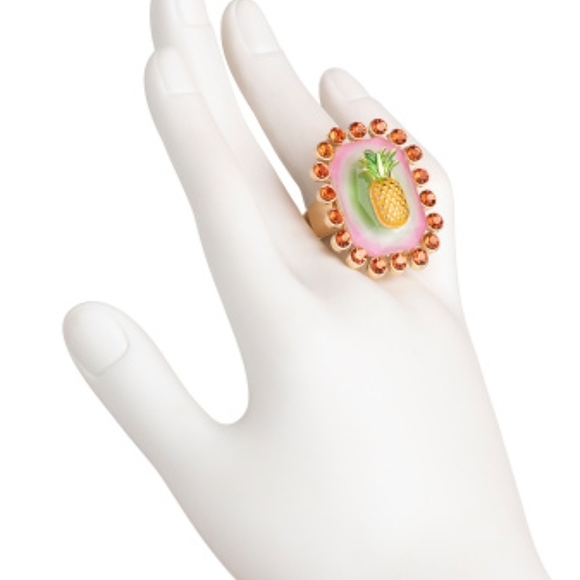 🔹️Betsey Johnson 🔹️Colorful Crystal Pineapple Frame Adjustable Stretch Ring - Picture 2 of 2